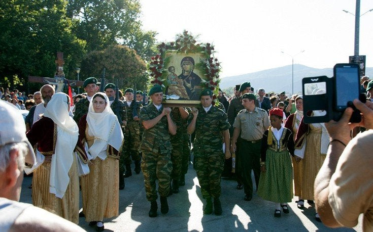 H εικόνα της Παναγίας Τριχερούσας στο Σταυρό Βόλβης- Τουρίστες έσπευσαν για να προσκυνήσουν